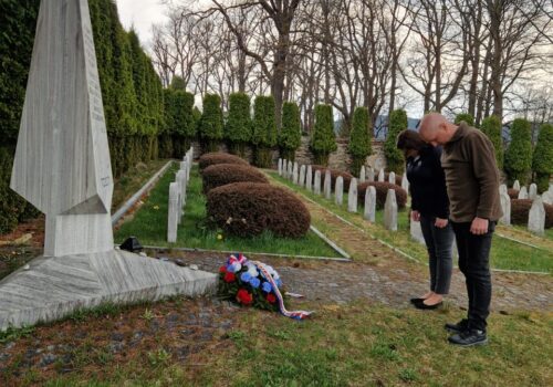 73110686-868f-4b8f-bb2e-02f028739e53