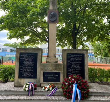 E2A4CA90-71FC-4F75-B54F-1CA63F6E87F1